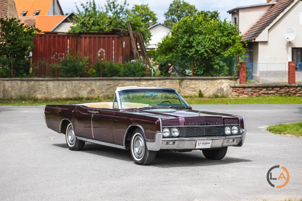 Lincoln Continental - Image 02 (August 15, 2026)