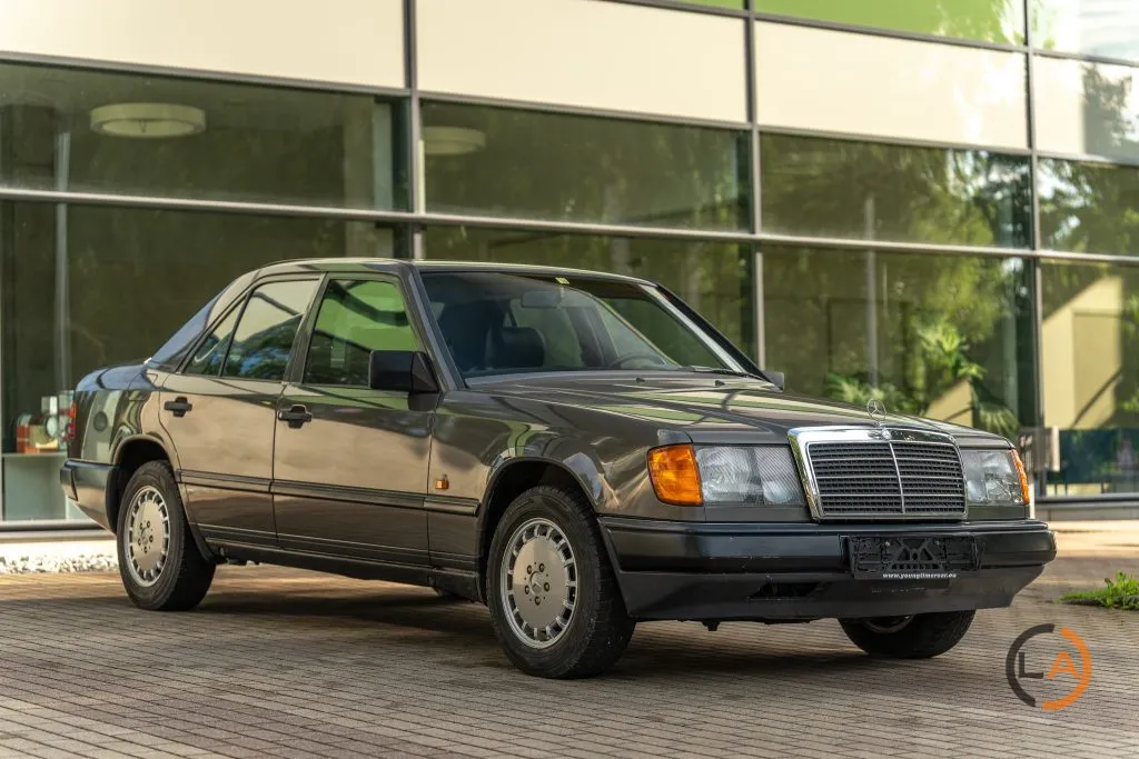 Mercedes-Benz E 300 4matic - Image 02 (August 7, 2026)