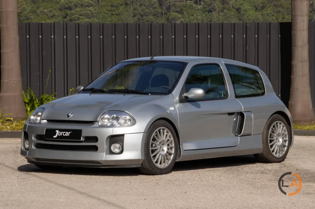 Renault Clio3.0 V6 Sport - Image 02 (August 30, 2026)