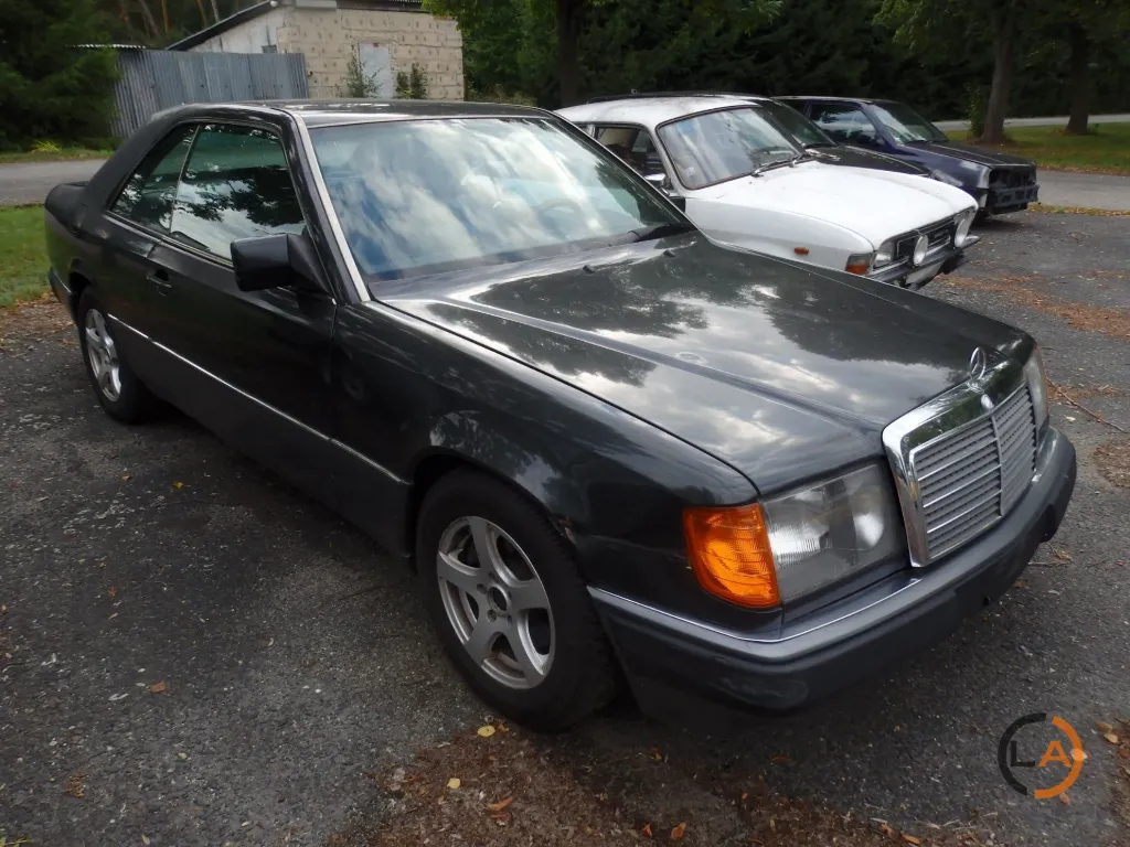Mercedes 230 CE - Image 02 (October 11, 2026)